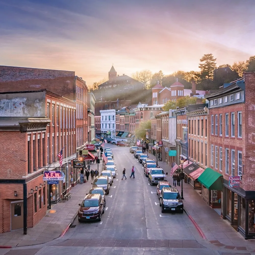Picturesque Midwest towns to visit this holiday season